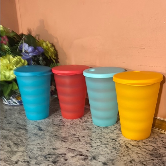 Tupperware set de 4 capacity 16oz c/u Vibrant Reusable Tumblers Set - Picture 1 of 5